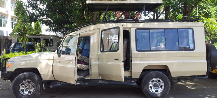 Safari Land cruiser Jeep